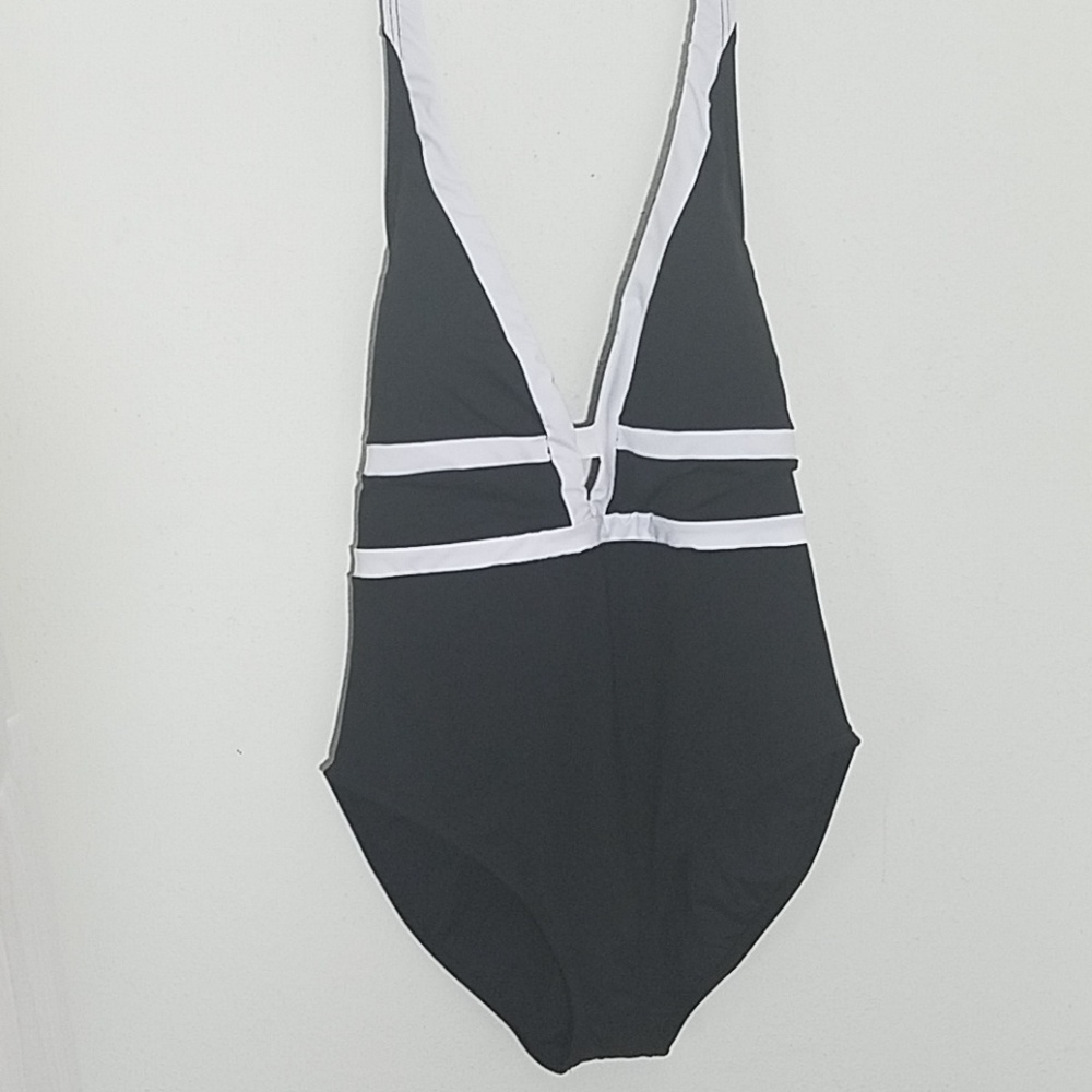 🆕 La Blanca Plus Modern Muse Plunge One Piece - Picture 4 of 7